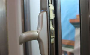 大家在選擇定制鋁材生產(chǎn)廠家這時候應(yīng)該考慮什么問題